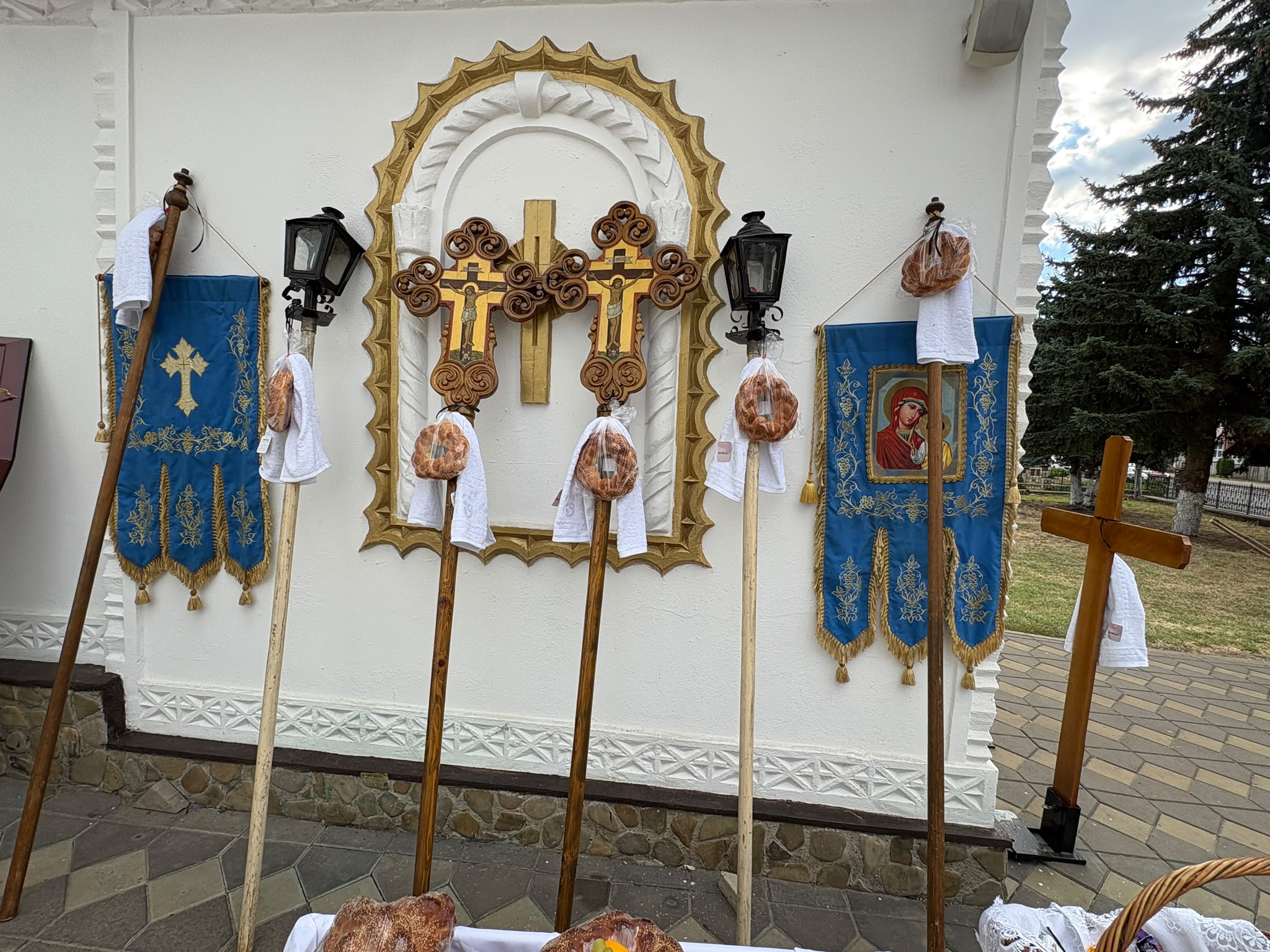 Organizare slujbă și înmormântare
